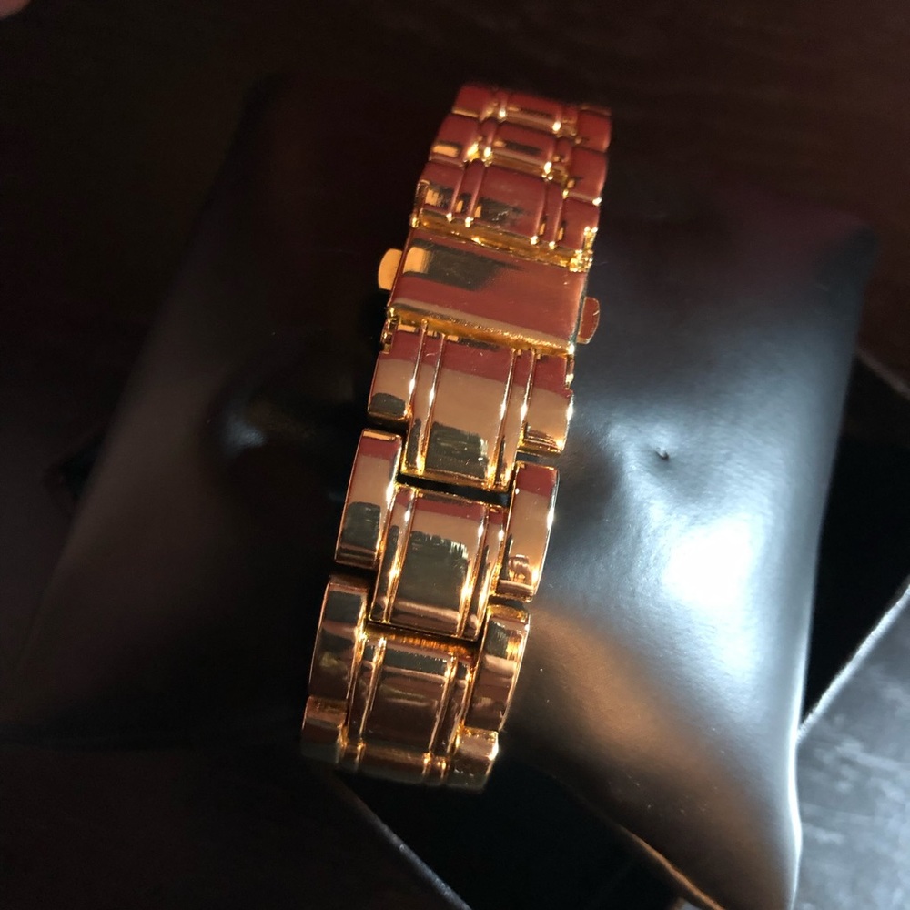 Gold Watch - Picture 4 of 7